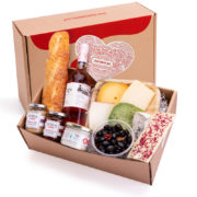 מארז אהבה בקופסה מן האדמה- מארז מתנה עם גבינות יין וממרחים